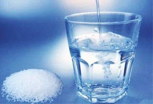 把一斤盐溶入一斤水,一斤盐放到一斤水里