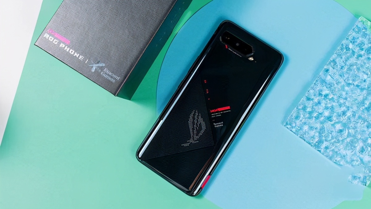 E4材质高刷屏+游戏精灵!ROG5全面能打,老玩家上手都叫好