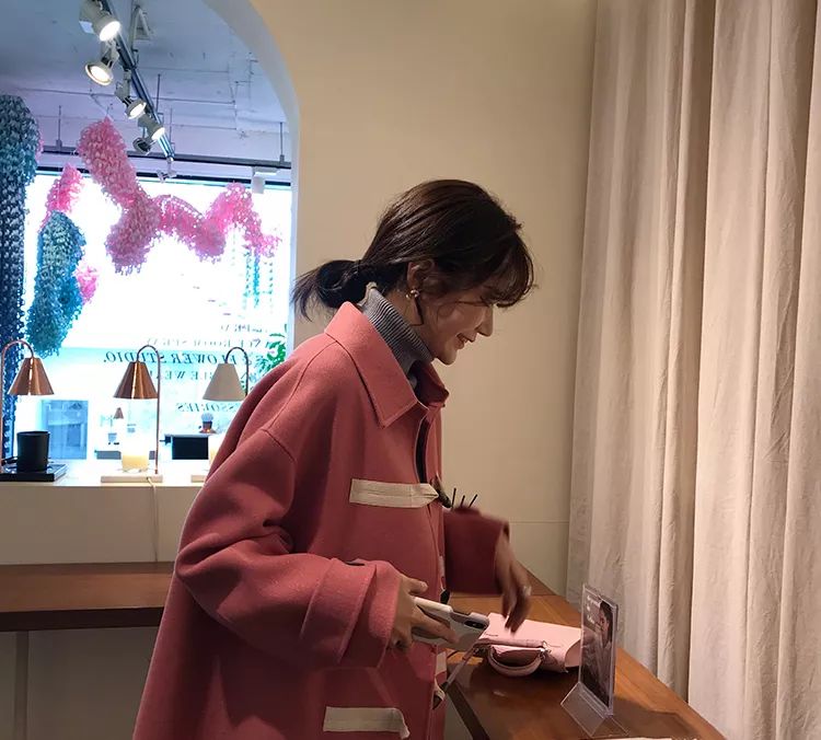 圆脸窄额头女生适合什么刘海,额头尖窄脸又小适合什么样的刘海