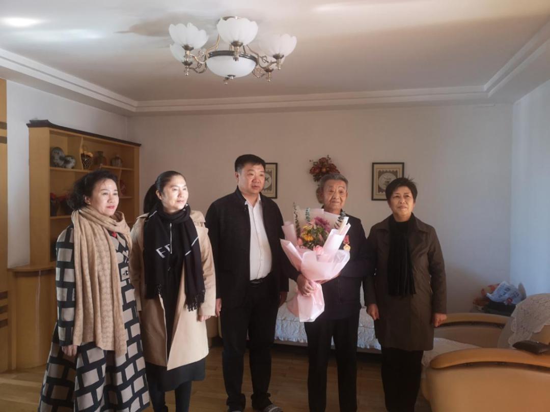 传承抗美援朝精神致敬最可爱的人——鞍山市第三医院领导班子走访慰问参加抗美援朝战争的离退休职工