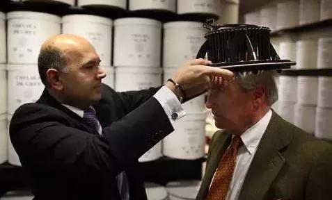 好物之走进英国丨LockCo.Hatters:欲戴皇冠，必承其重