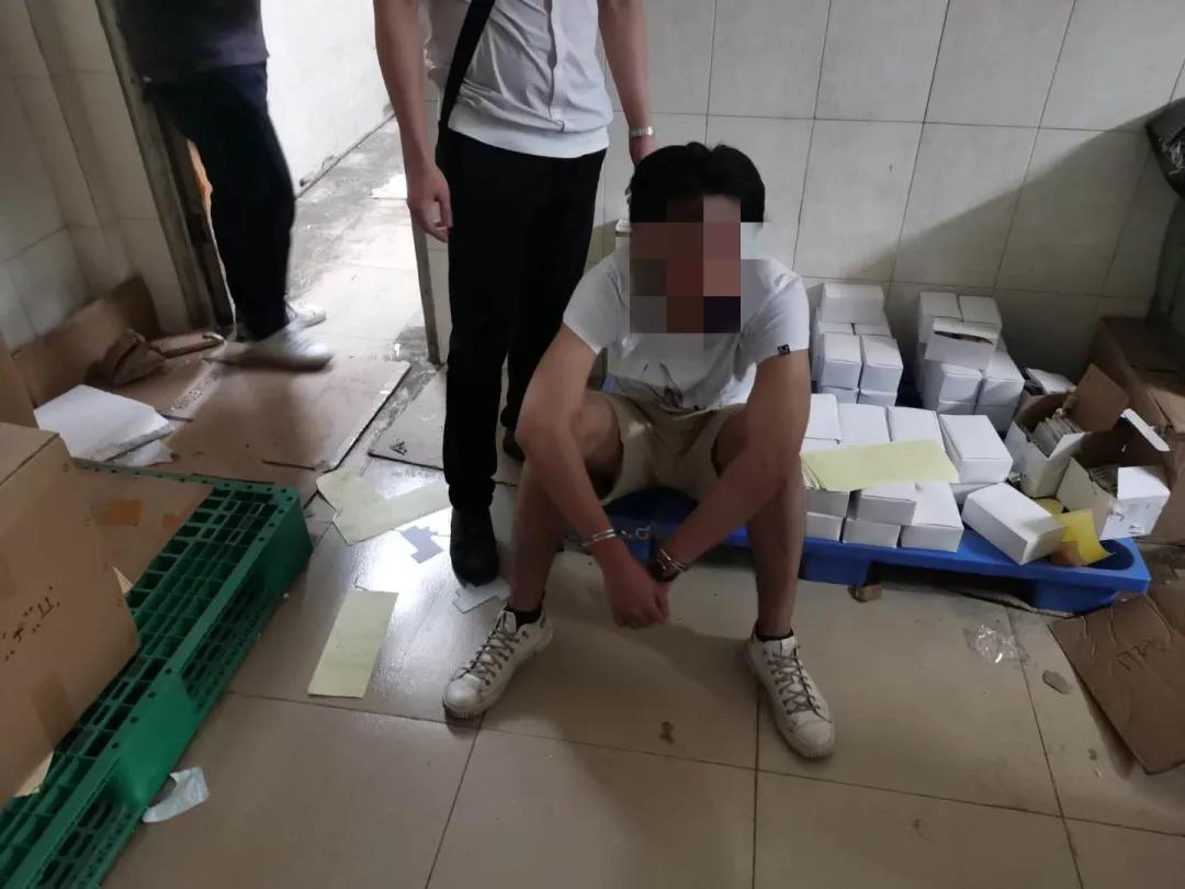 品牌香水网购和实体店哪个便宜,香水买小样真划算