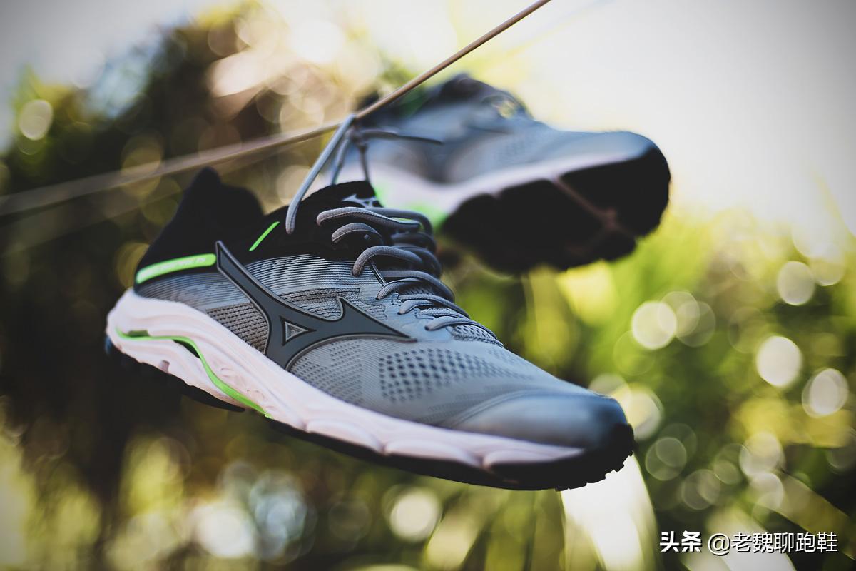 尴尬的顶级跑鞋品牌：在国外名声显赫，在国内被误认为是鸿星尔克