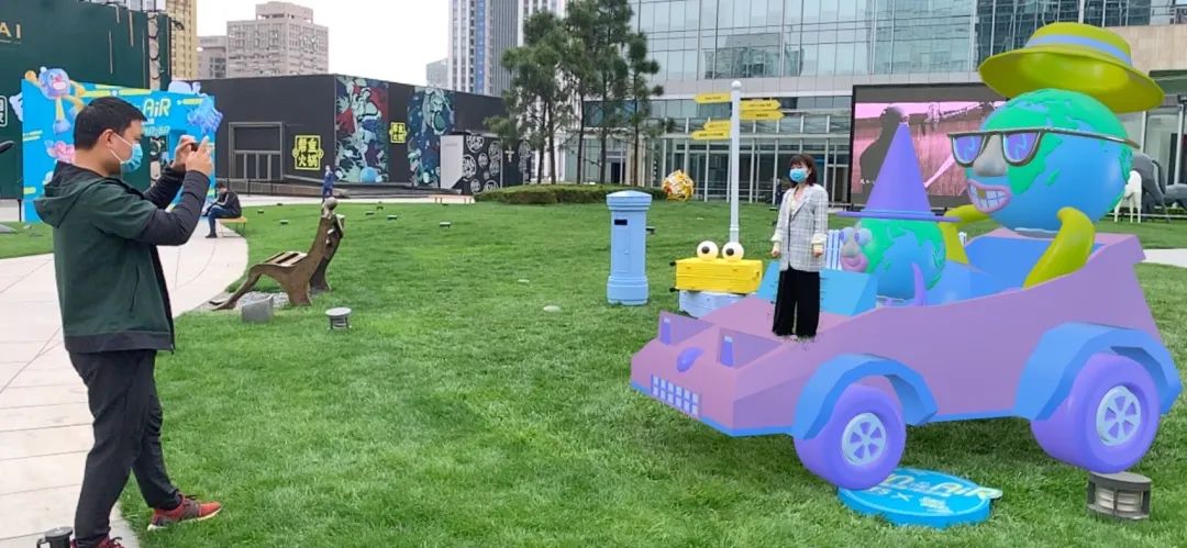体验实录：中国首个AR户外展@成都IFS