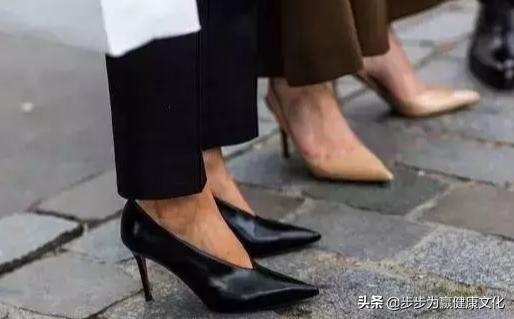 宽脚胖脚如何选尺码,宽脚想要显脚瘦应该怎样选鞋