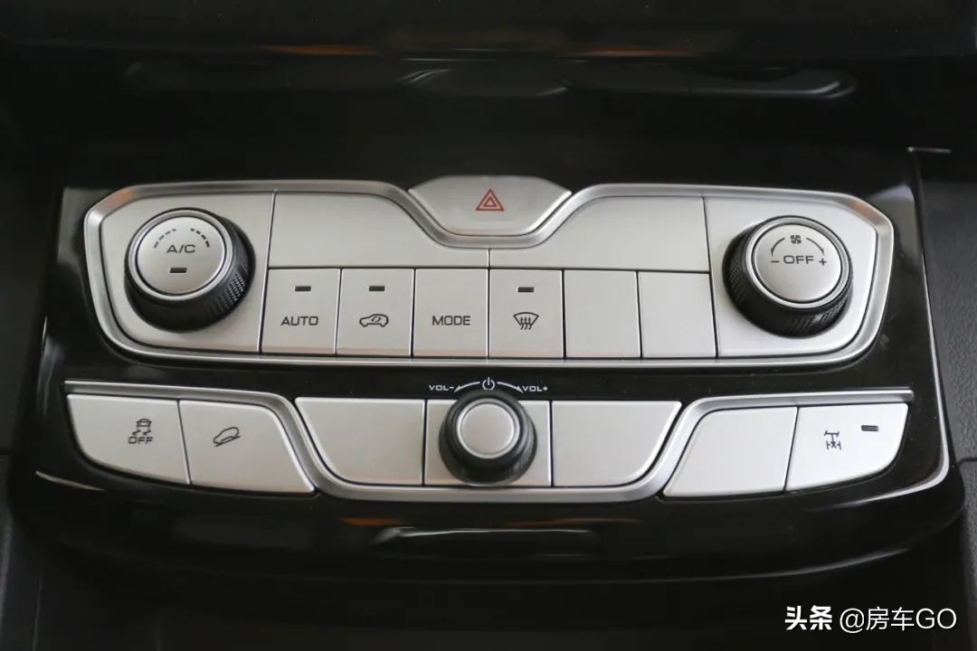 2.0t自动挡四驱越野房车13万左右,2.0t发动机8at轻卡房车