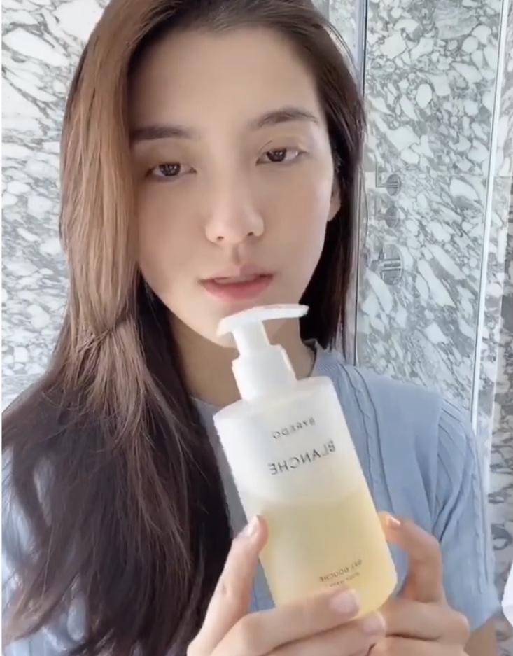 好羡慕吴千语,家里沐浴露很多,根据心情来挑选味道