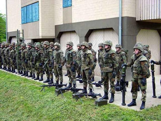 德军被法军暴打,德军俘虏被暴打