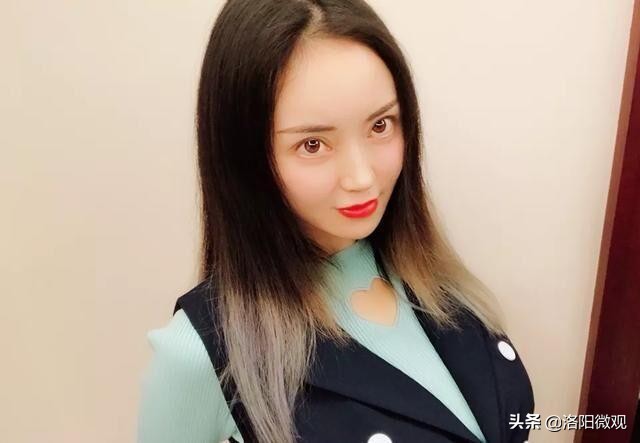 有种站姿叫潘春春的“仙女站”,一颦一笑简直就是美翻了