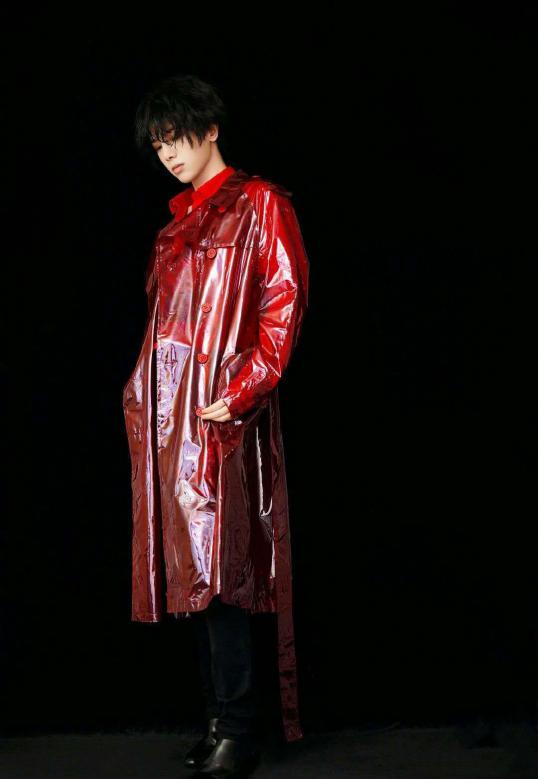 今年最流行的风衣外套 (斗篷雨衣好看还是风衣雨衣好看)