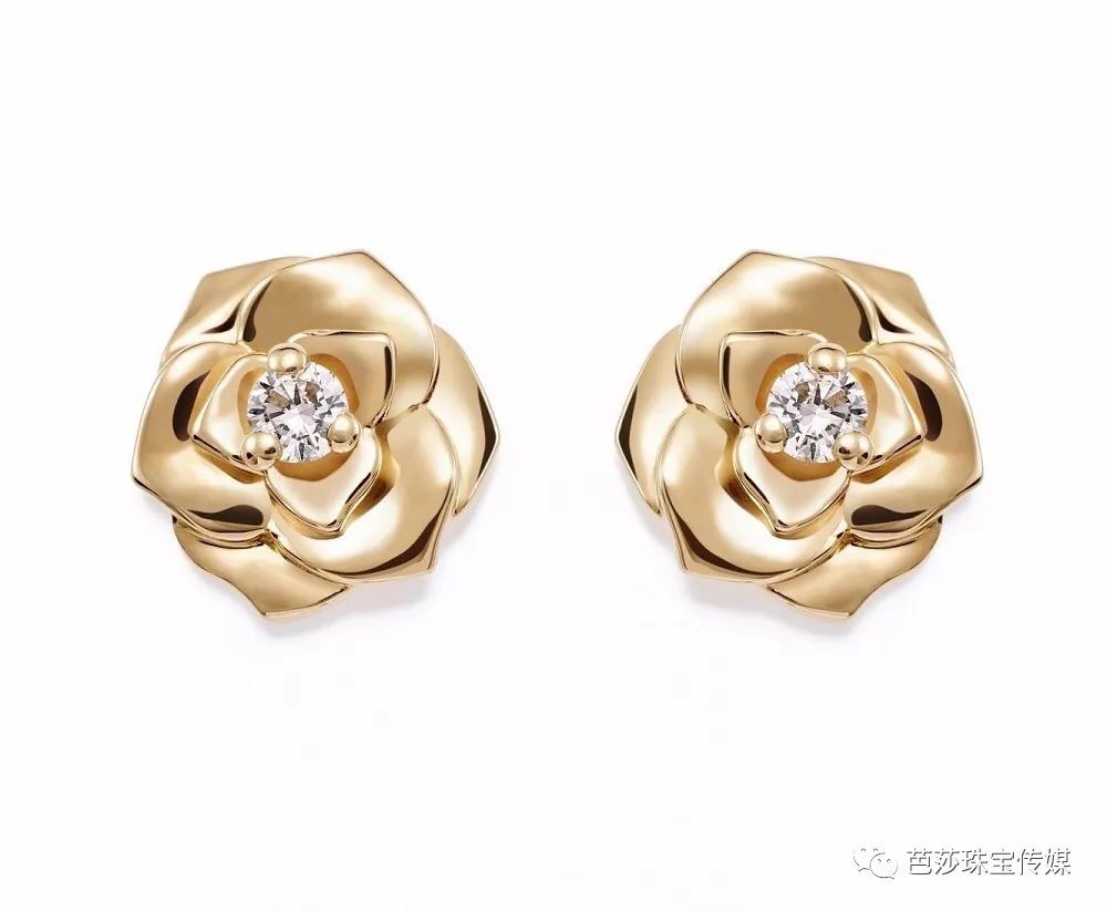 早春最流行的珠宝搭配,什么穿搭可以戴夸张的珠宝