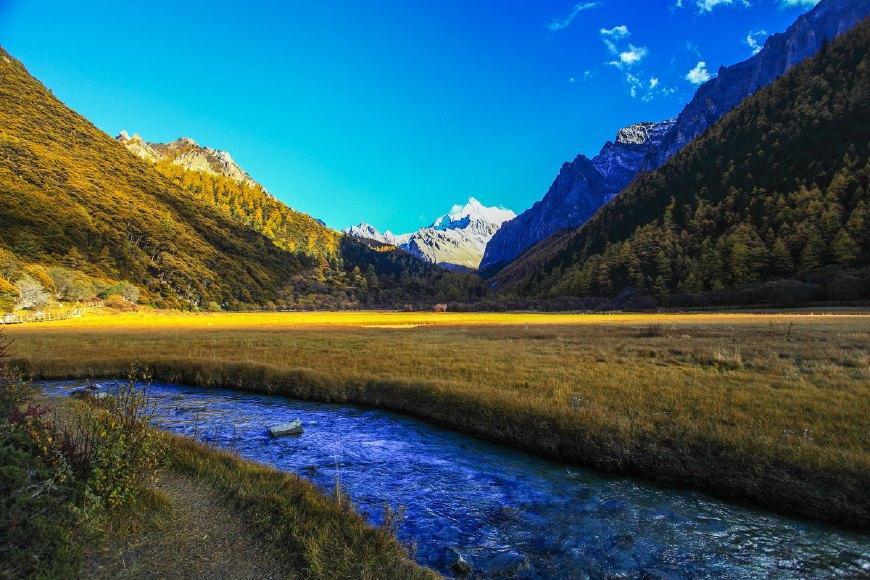 稻城,为了你,8月不上班!不上班