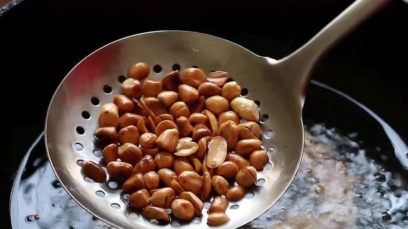 大厨教你辣椒红油的制作,川菜大厨辣椒油做法