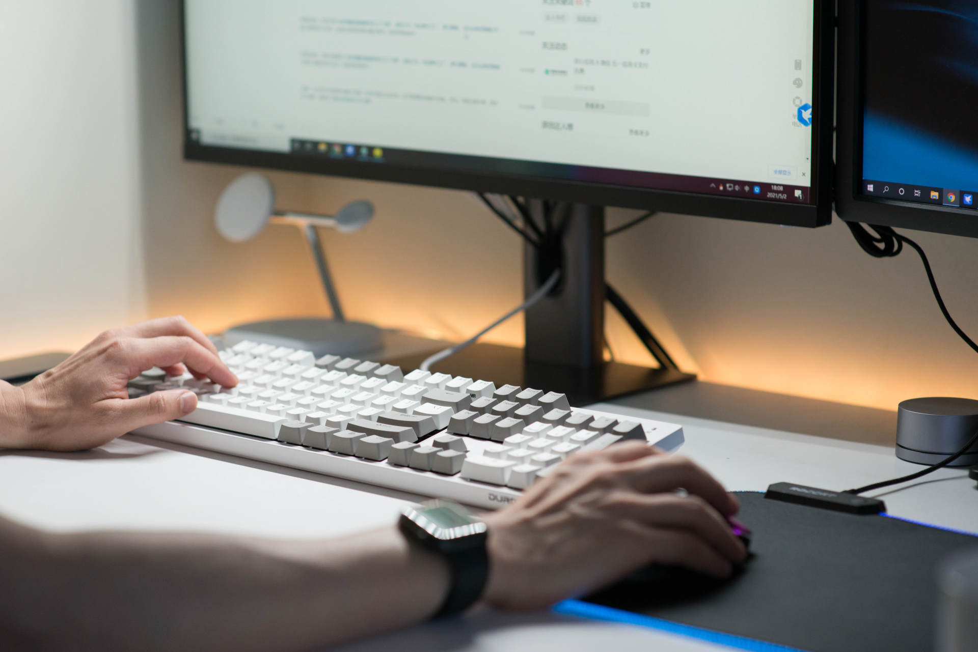 中端机械键盘王者轴体手感真实体验,青轴和银轴横评