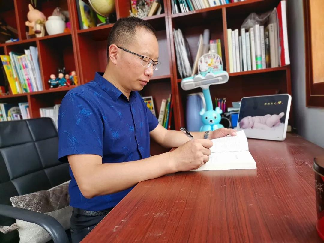 教师如何培养小学生的阅读能力,小学教师靠阅读成功