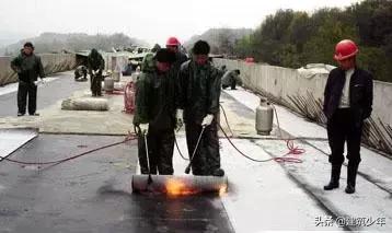 坡屋面防水卷材正确施工方法,旧屋面防水翻新施工方案范本