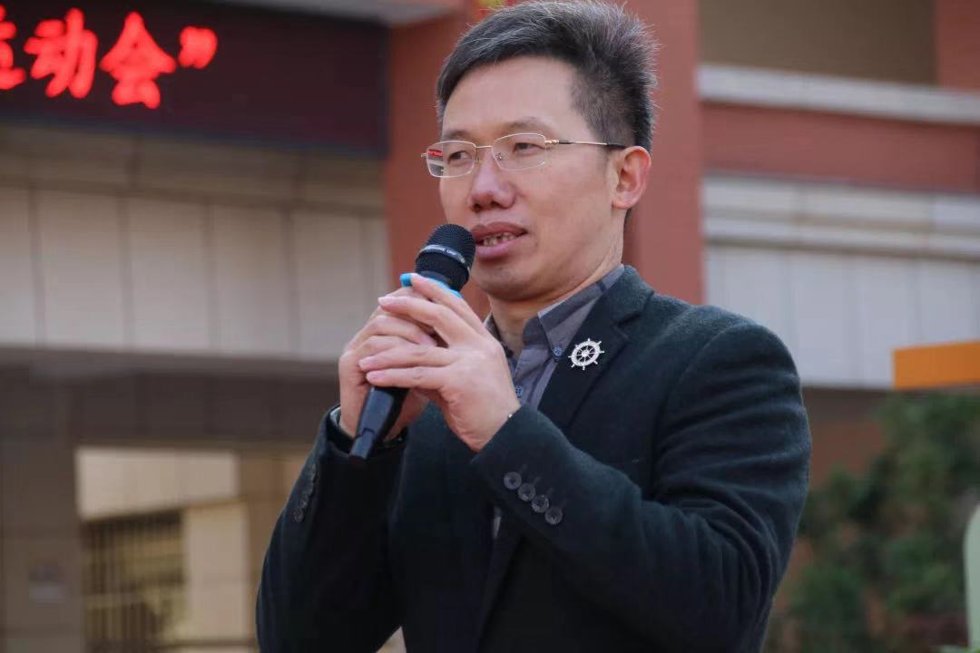 这里的小学生笑了！学校这个样，我们太开心了