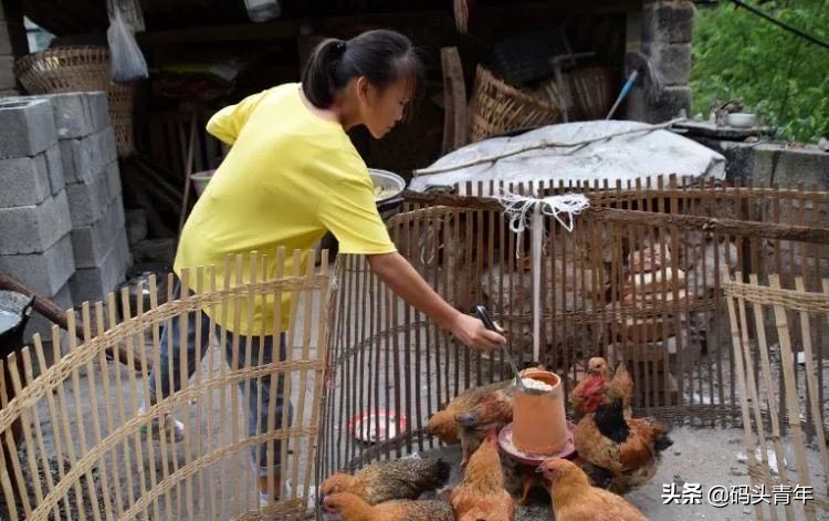 五个爱踢足球的贵州山区少女，能在广州逆天改命吗？