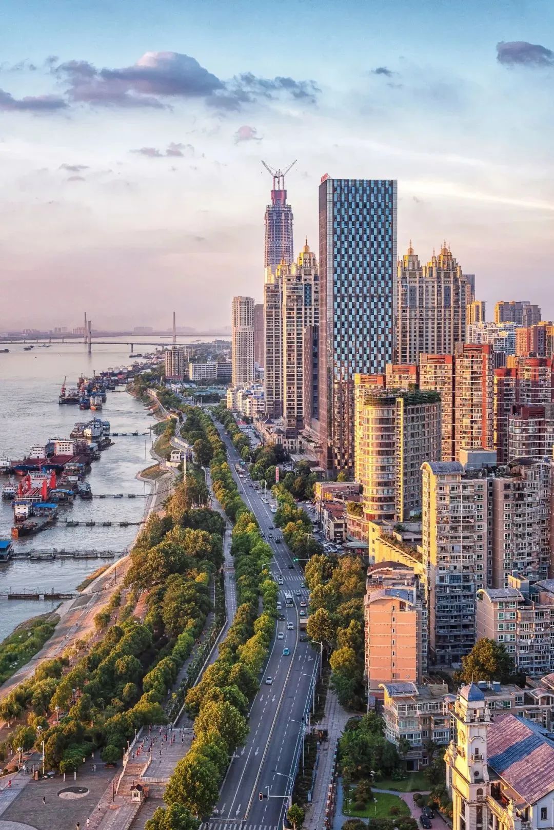 突飞猛进时停滞困顿颓唐中重生——疫情阴影下的武汉体育产业