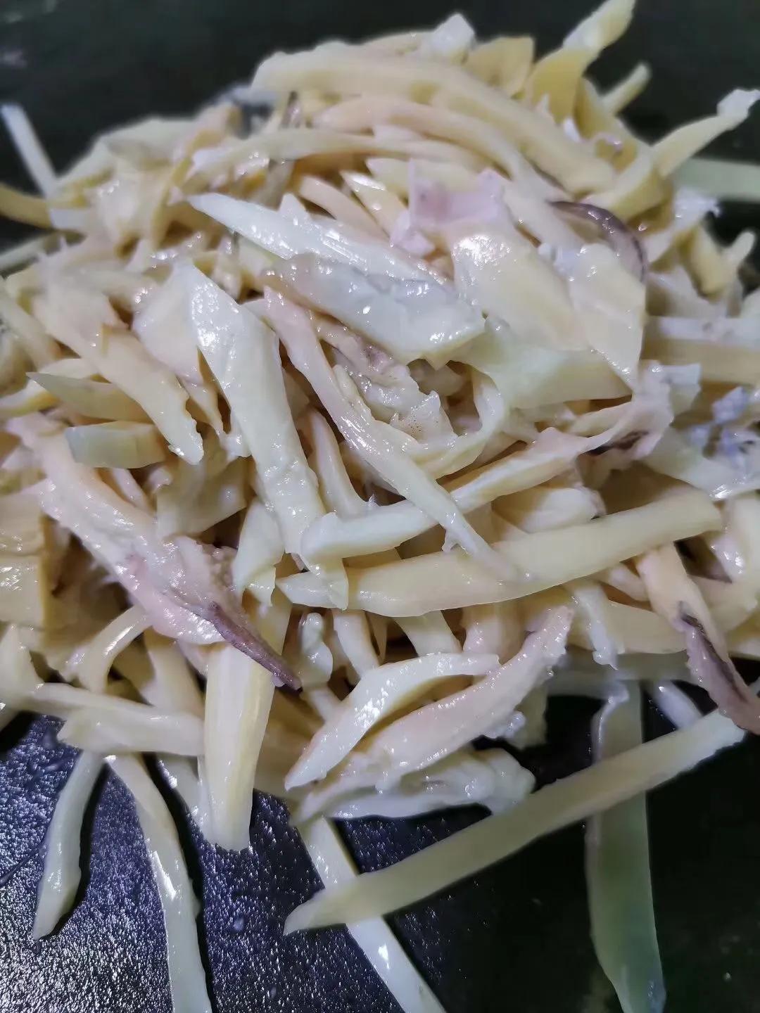 墨鱼干煲汤墨鱼骨要去掉吗,墨鱼干怎么吃和什么煲汤最好