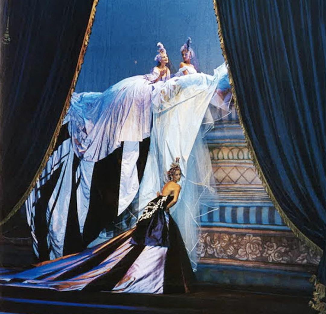 那个给Chloé设计出小猪包的设计师居然被Givenchy炒鱿鱼了