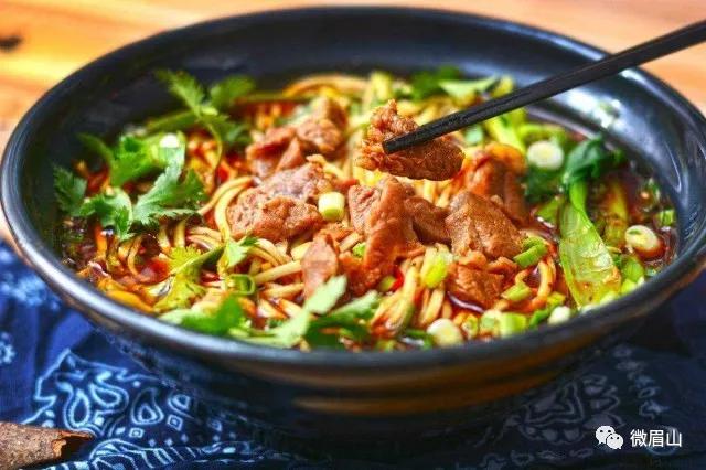 李子柒令人向往的世外桃源生活,李子柒记录的简单淳朴的田园生活