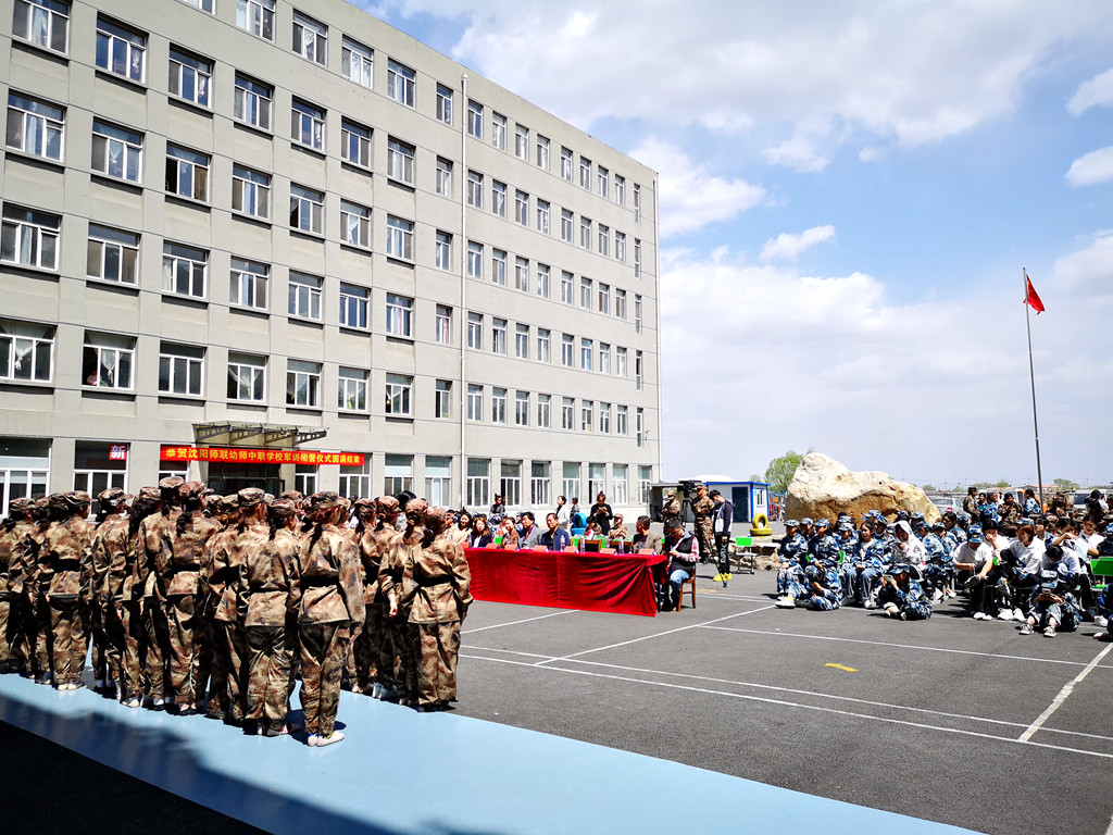 沈阳军训教官举旗手汇报仪式,沈阳市一二七中学学生军训
