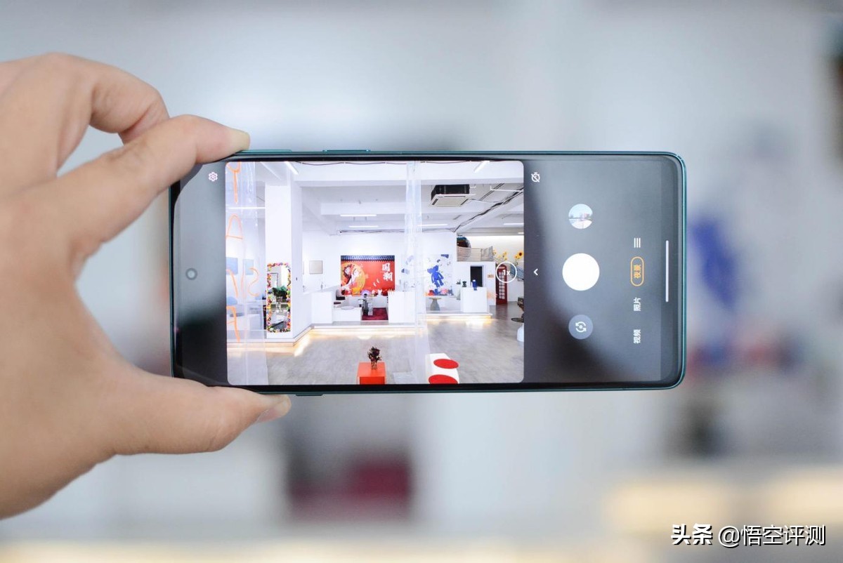 摩托罗拉edge轻奢版高通,摩托罗拉edges5g版屏幕