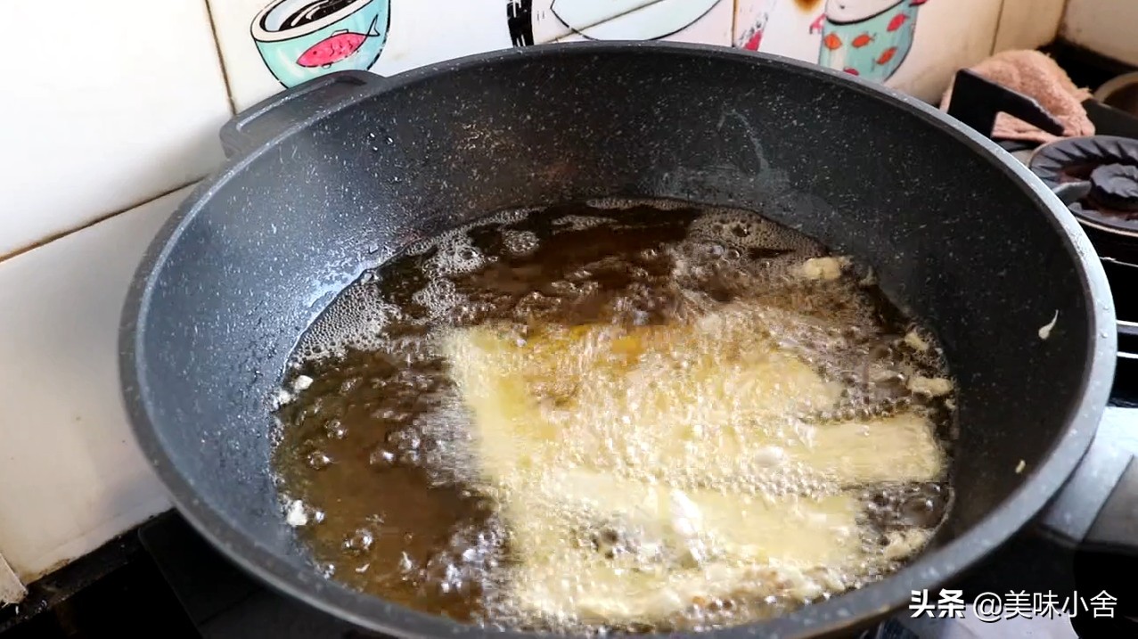 如何炸带鱼外酥里软好吃,过年必不可少的炸带鱼