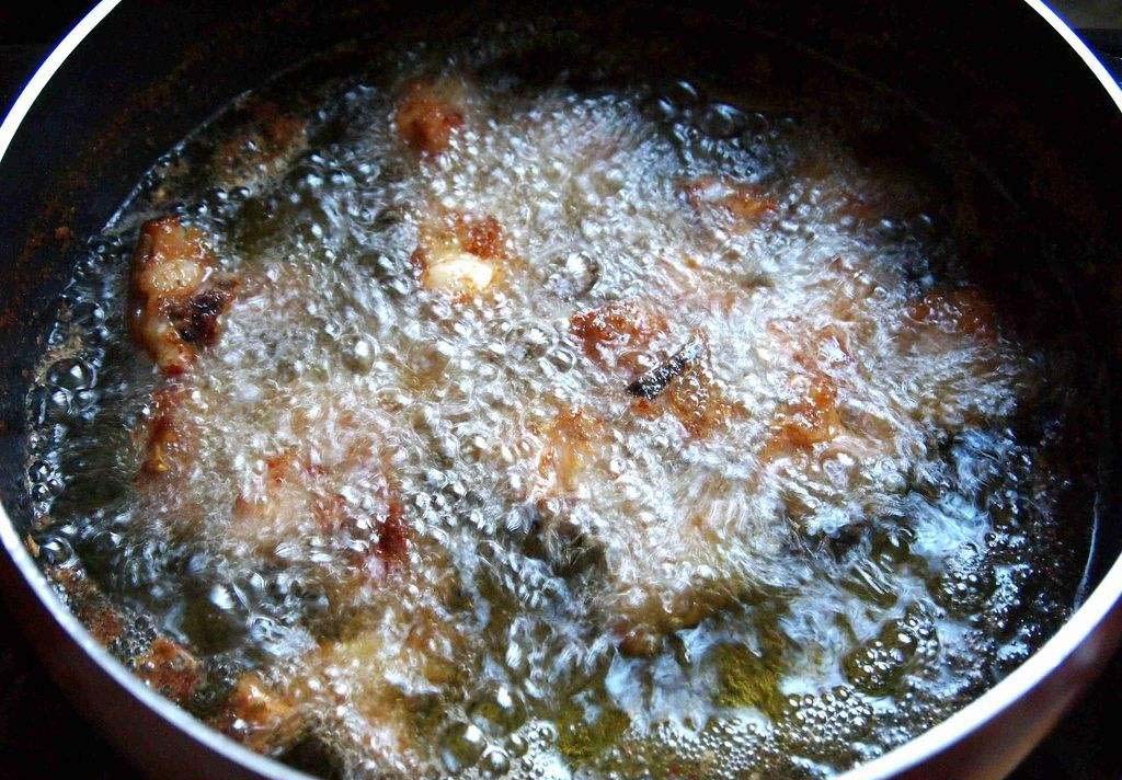 炸排骨怎么做让排骨入味而且烂,炸排骨的最正确方法