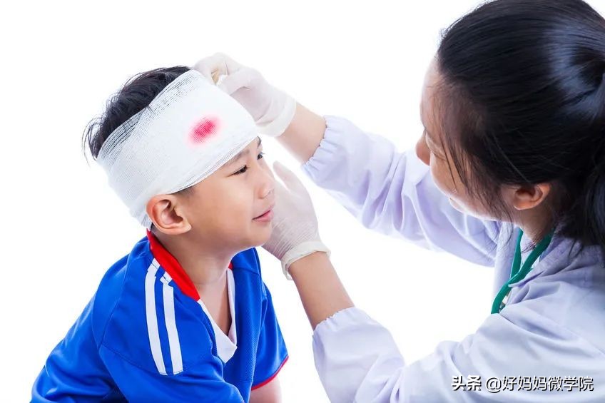 被刀轻轻扎伤怎么处理,不小心被刀刺伤了