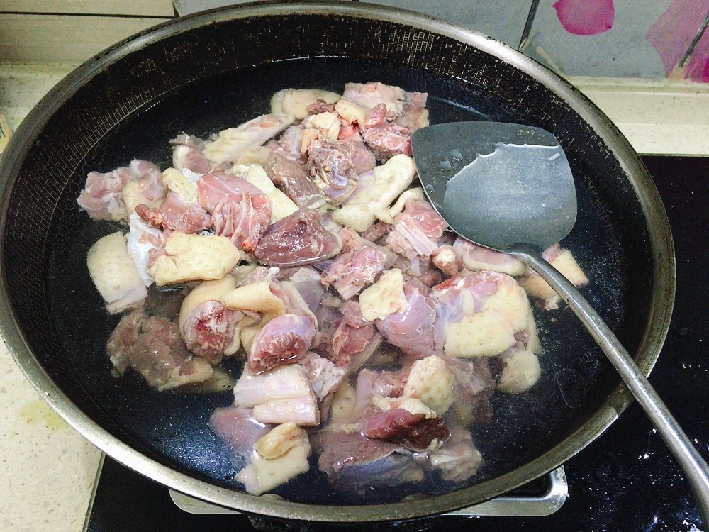 夏季吃鸭肉好还是鸡肉好,夏季吃鸭肉有什么好处