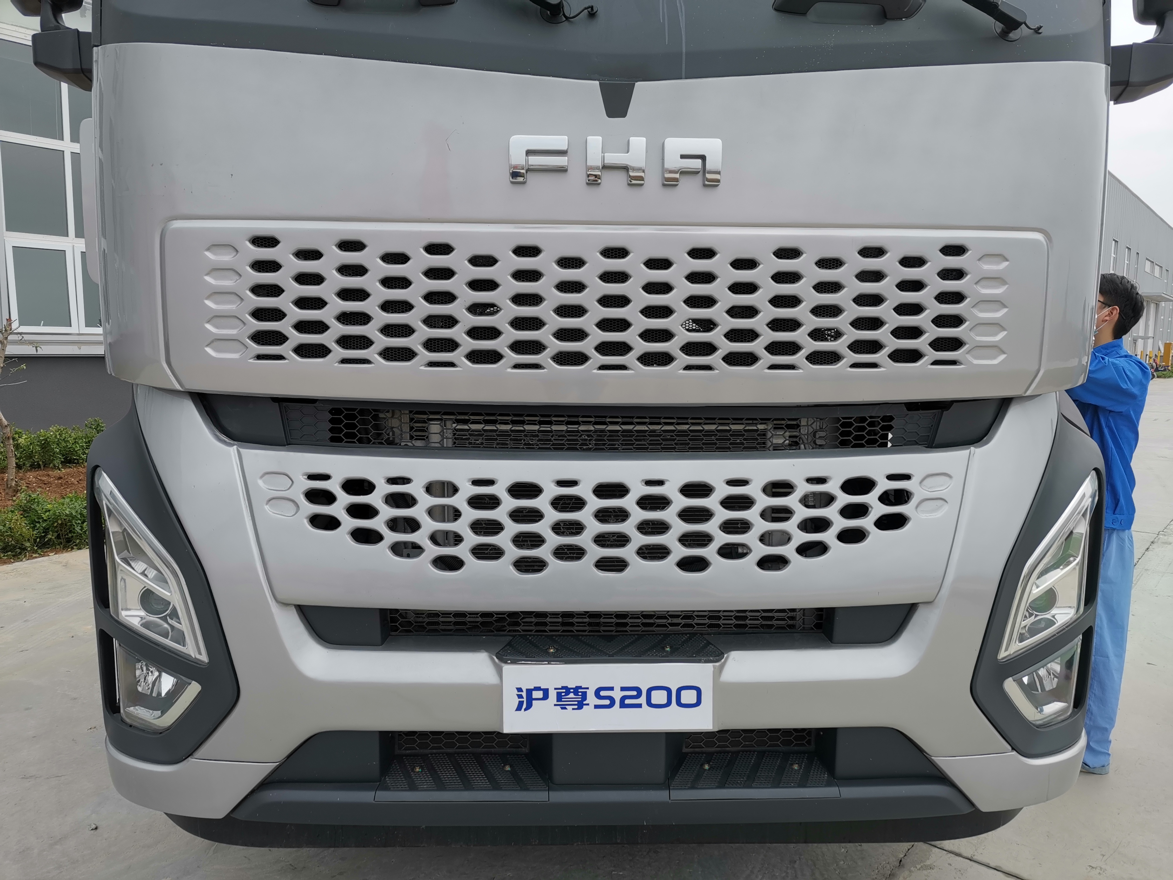 沪尊s200车,一汽凌源沪尊s200