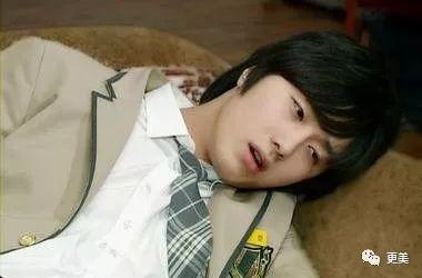 天后因队友吸du人气暴跌，公开承认整形却成蛇精下巴，瘦到脱相