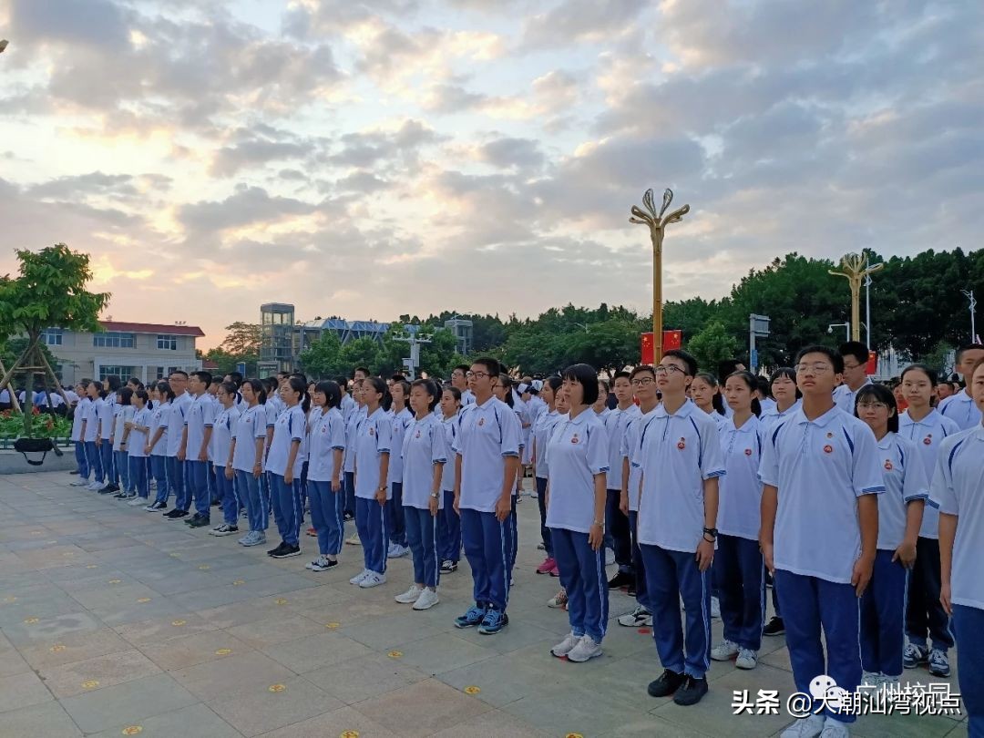 潮汕哪个学校校服最好看,潮汕校服排名前十