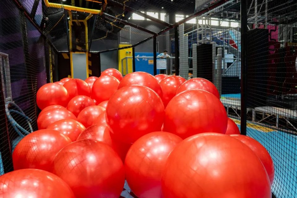 畅玩10000平米的主题乐园,郴州彩虹滑梯高空滑索