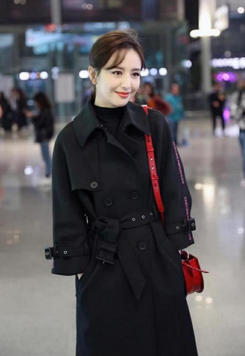 大衣系带这样做告别单调与乏味,大衣怎么系带才好看