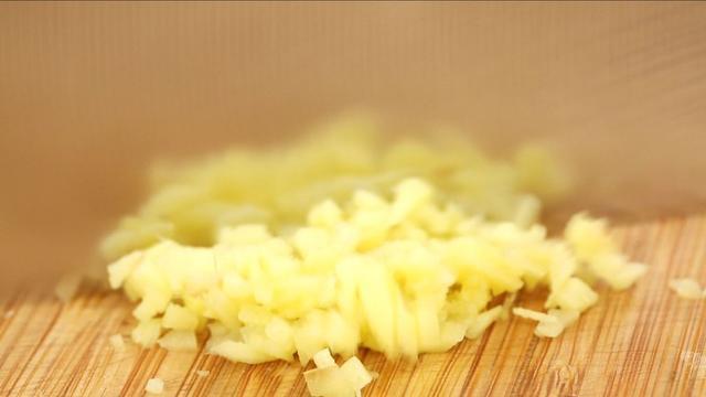 大骨汤怎么炖才能补钙,大骨汤跟哪种食材补钙