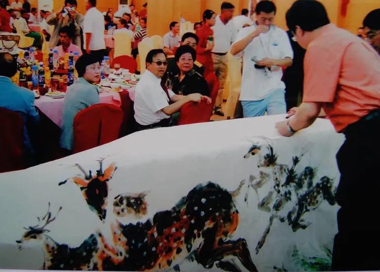 掌上乾坤指间生花世界级艺术家-贾同辉的“指墨”风釆