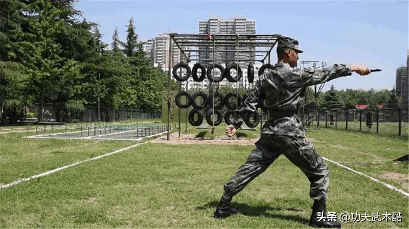 兵哥教你*首匕**格斗术(可用防身笔代替),招式简洁,刀刀击要害