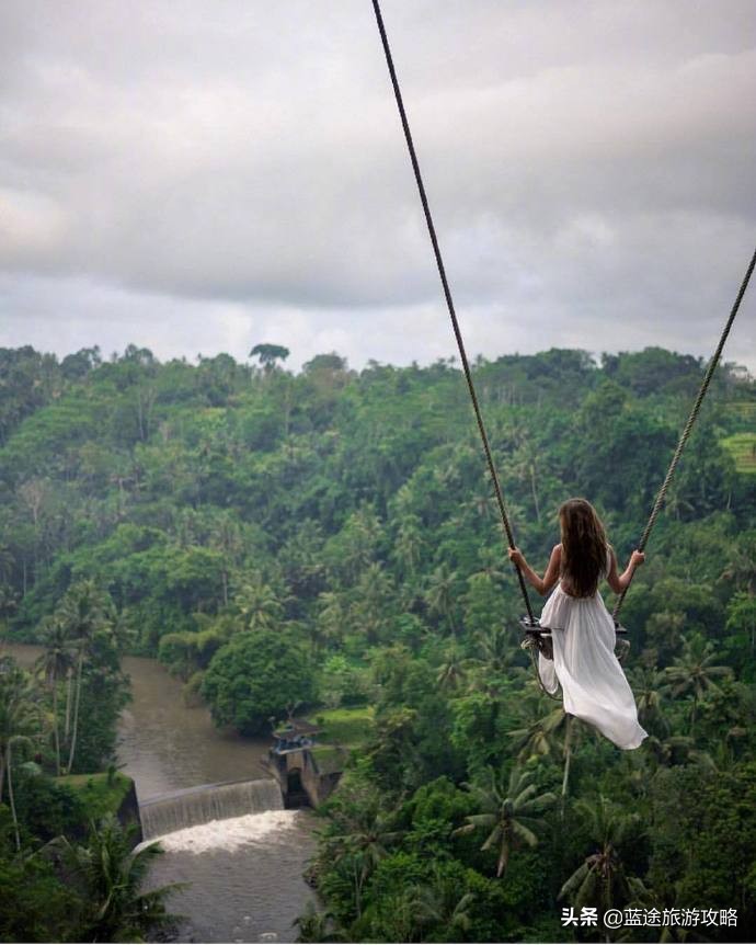 一个人去巴厘岛，应该玩什么？住哪里呢？