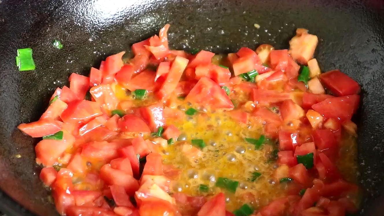 西红柿菌菇汤做法,给孩子做的早餐番茄菌菇汤