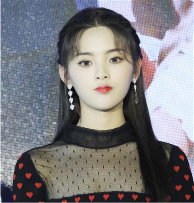 适合圆脸的妹纸的瘦脸短发型推荐,一款超级适合圆脸女生的发型