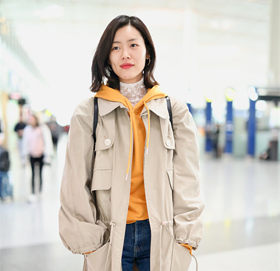 超模也扛不住？让神颜娜扎败下阵的打底衫，刘雯穿上竟也是土气！