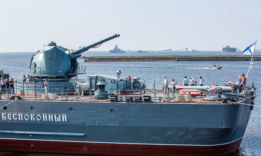 现代级驱逐舰对付大和级战列舰,现代化军舰是否能击沉战列舰