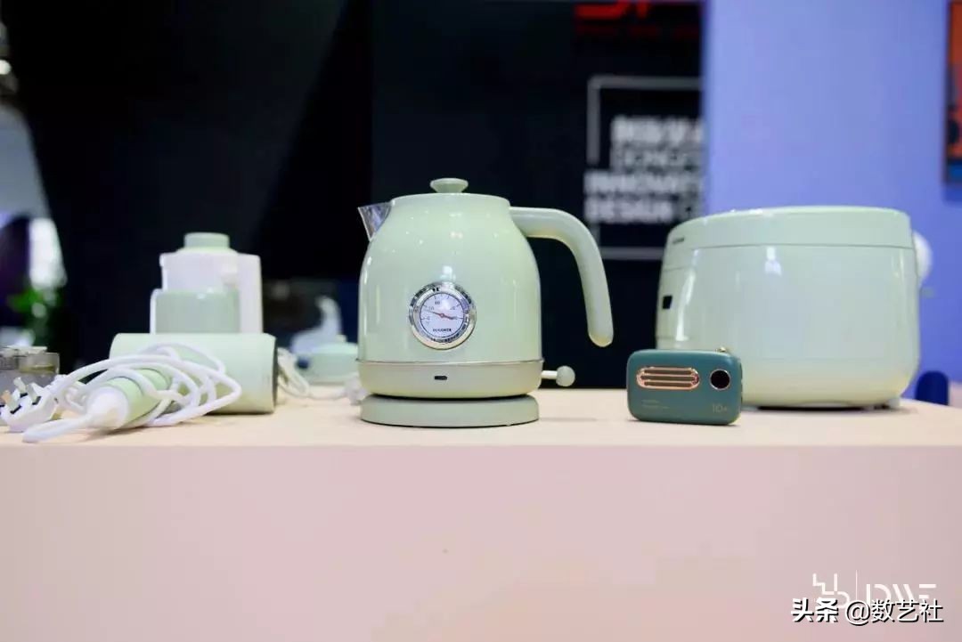 设计现代化智能新款动车,最具设计感的动车