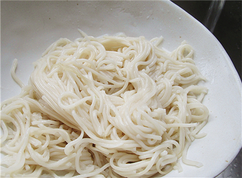 面条怎么做早餐饼,面条饼怎么做简单又好吃