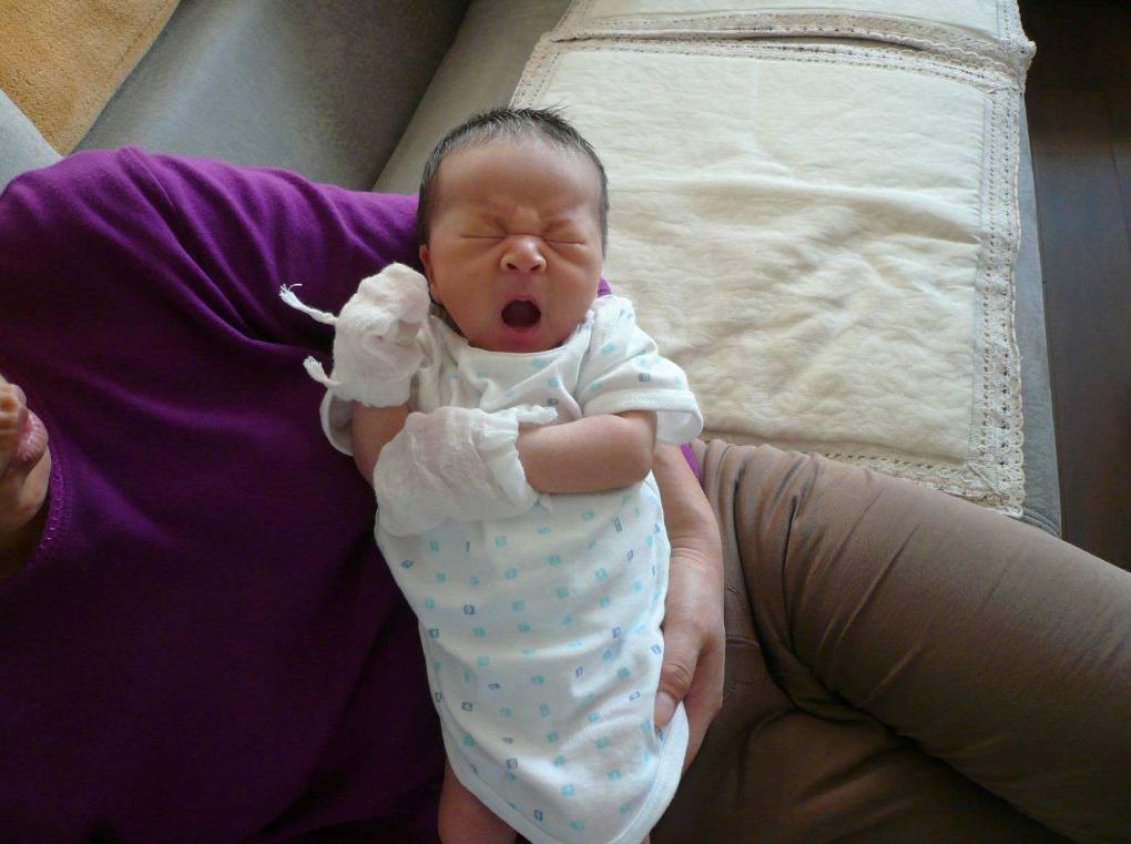 满月宝宝一到晚上就哭得撕心裂肺,为啥满月宝宝哭得那么凶