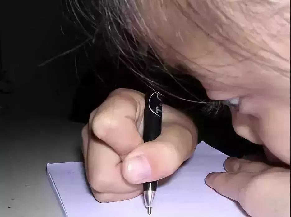 小学近视100度需要配眼镜吗,才上一年级孩子就近视了怎么办