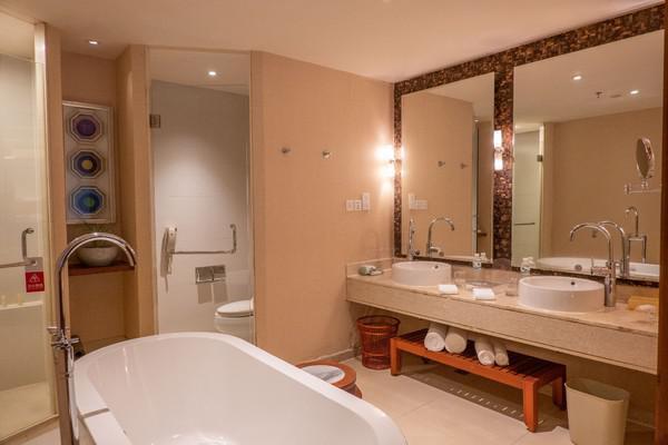 亚龙湾度假酒店全部测评,亚龙湾一线海景哪个酒店比较好